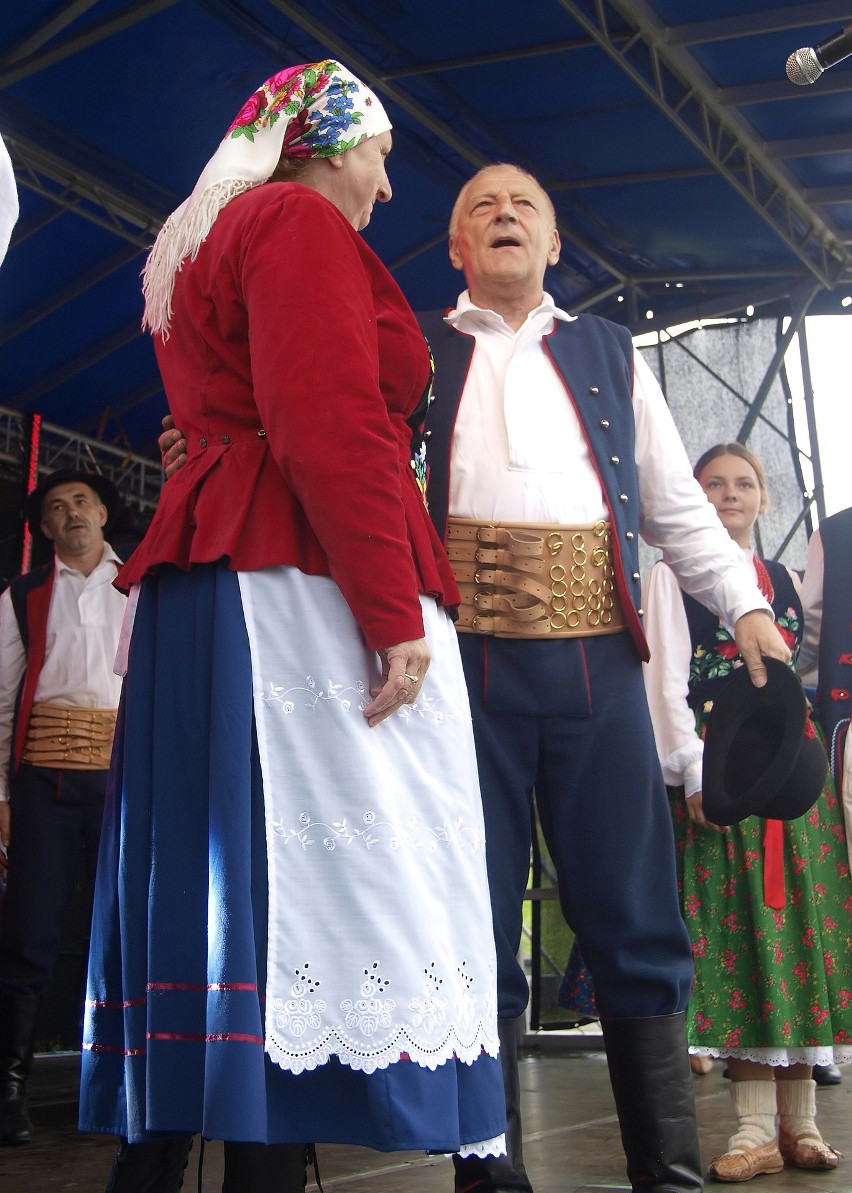 Odkryj Beskid Wyspowy. W niedzielny poranek wspięli się na Szczebel. Bardzo liczną grupę stanowili najmłodsi turyści [ZDJĘCIA]