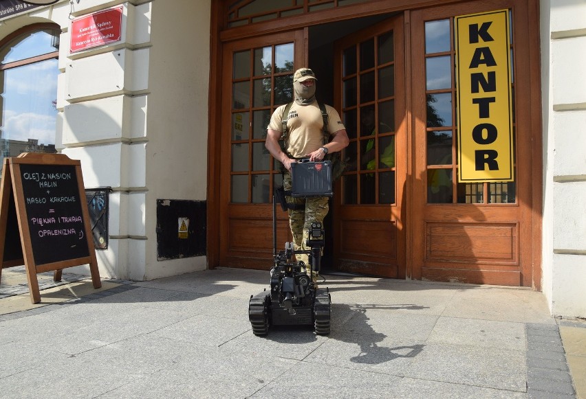 Alarm bombowy na Krakowskim Przedmieściu w Lublinie