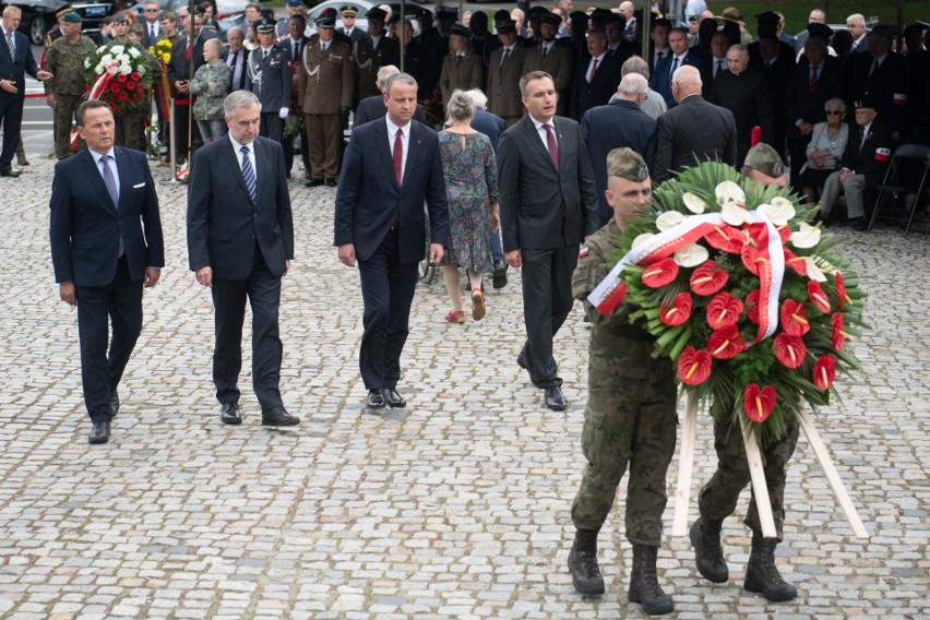 Wielkopolanie uczcili rocznicę przed pomnikiem Armii...