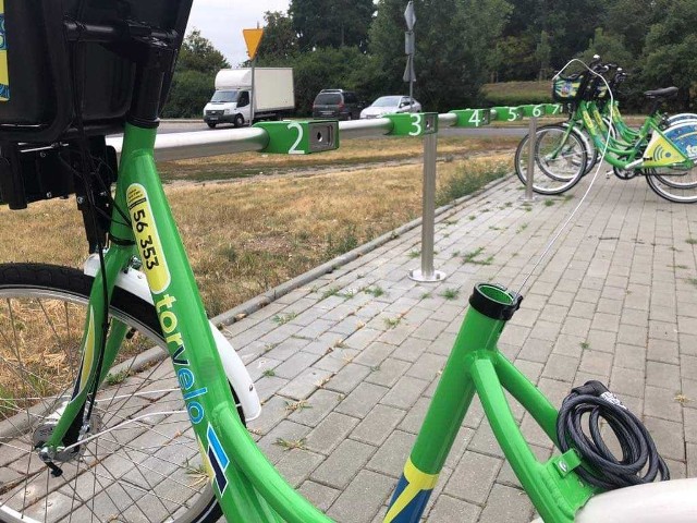 Ponad 10 640 wypożyczeń i 3 492 rejestracji w systemie! - tak przedstawia się toruński rower w liczbach, po pierwszym tygodniu działania. Ze statystyk wynika, że jeden rower był wypożyczany średnio 26 razy. Niestety doszło też do uszkodzeń. Zobacz także:Wystartował rower miejski w ToruniuNowosciTorun