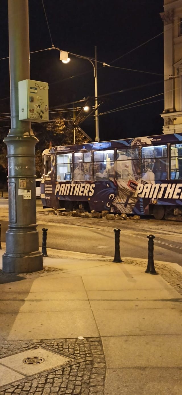 Wykolejenie tramwaju koło Opery Wrocławskiej 3.11.2022