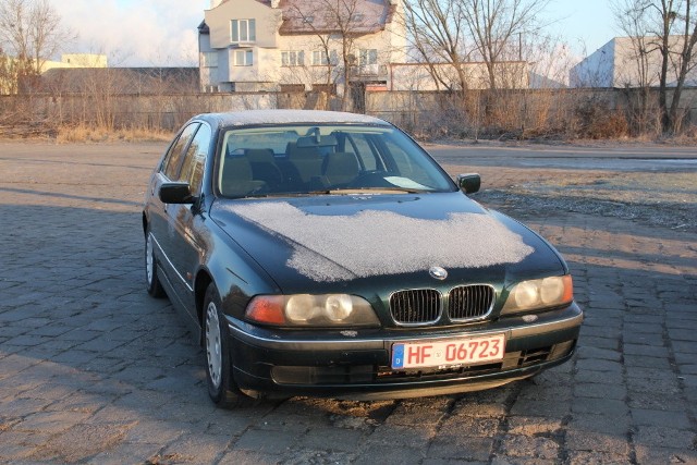 BMW E39, 1998 r., 2,0, elektryczny szyberdach, elektryczne szyby i lusterka, klimatronic, wspomaganie kierownicy, centralny zamek, 7 tys. 900 zł;