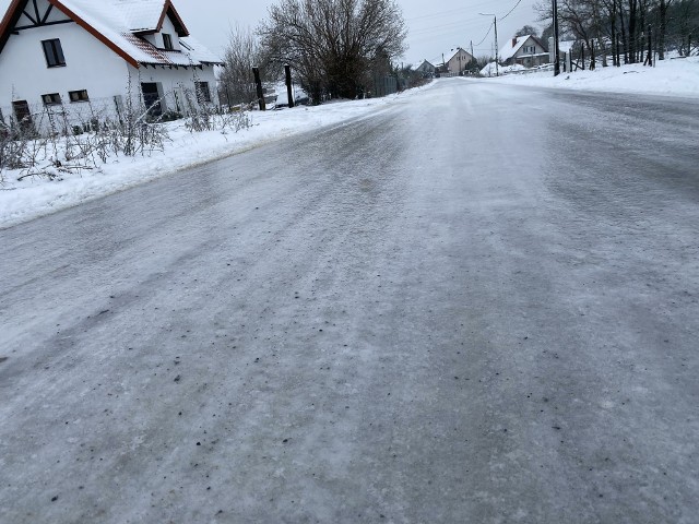 Tak jak w Gnatach gm. Lelis wyglądało w czwartek wiele wiejskich dróg