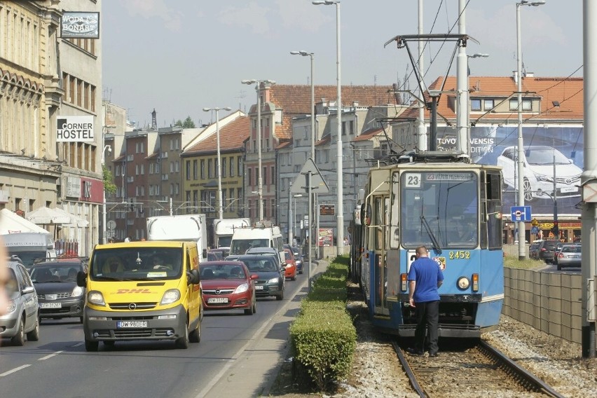 Wrocław: Zablokowane torowisko na Kazimierza Wielkiego. Były objazdy