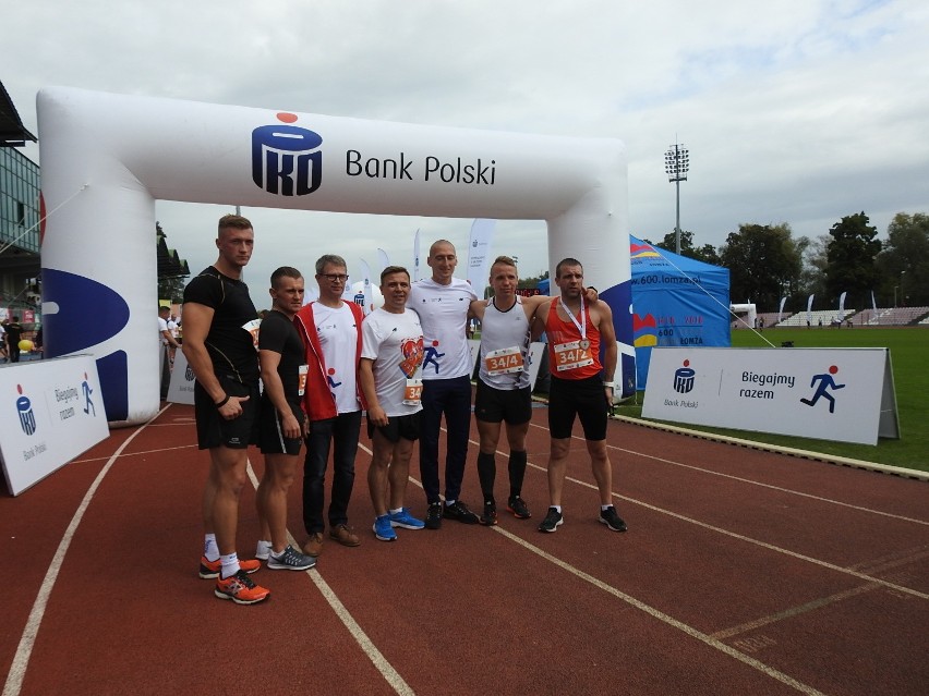 Łomża. 4. edycja PKO Bieg Charytatywny na stadionie. Pomagali z każdym krokiem i pokonywali rekordy [ZDJĘCIA, WIDEO]