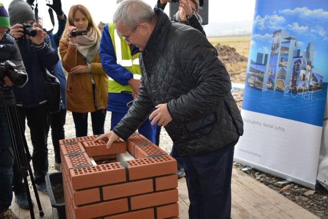 Uroczystość wmurowania kamienia węgielnego.