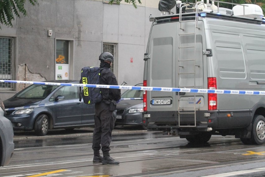 Akcja policji na Traugutta. Słychać strzały [ZDJĘCIA]