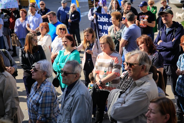 Protest na chorzowskim rynku w obronie Żabich Dołów.