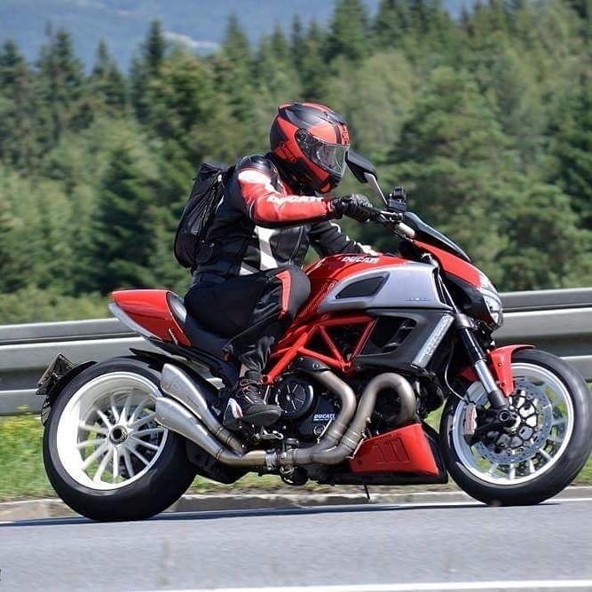 Ducati Diavel very. STRIPE