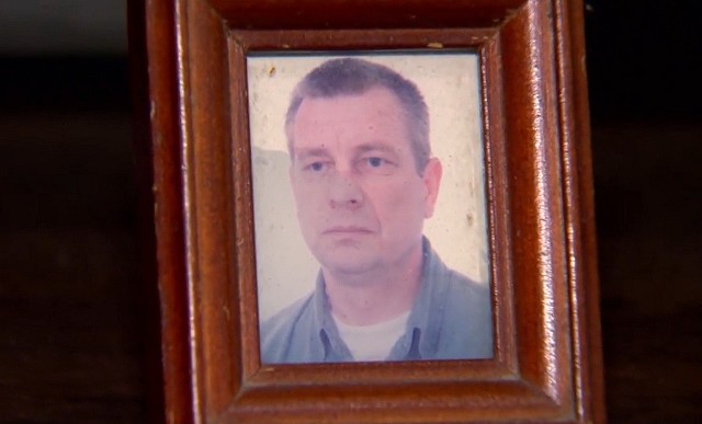 Pracownik stalowowolskiego kantoru Marek Jasica zginął 17 stycznia 2001 roku, zastrzelony przez nieustalonych dotąd sprawców. Bandyci posługiwali się bronią palną, byli przebrani za policjantów i mieli samochód stylizowany na radiowóz