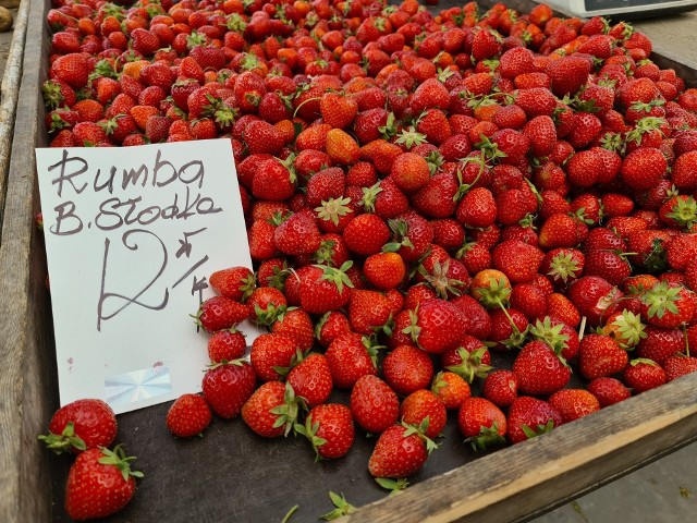 12 złotych to najczęściej spotykana cena za kilogram truskawek w piątek 2 czerwca w Toruniu