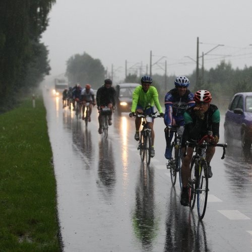 Zawodnicy nie pojechali dla nagród pieniężnych. Jedyną nagrodą za miejsca od pierwszego do czwartego jest bowiem strój kolarza. Na koszulce widnieje imię i nazwisko nagrodzonego, nazwa maratonu i czas w jakim pokonał trasę.