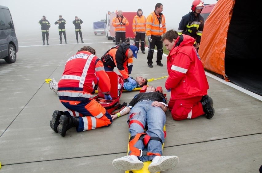 Ćwiczenia służb ratowniczych na lubelskim lotnisku (FOTO)