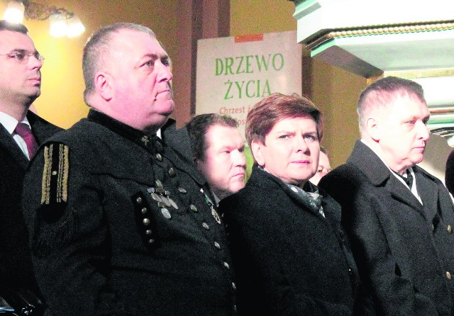 Zdzisław Filip nowym prezesem Tauron WydobycieZdzisławFilip (po lewej) stoi obok Beaty Szydło podczas ostatniej barbórki w kopalni w Brzeszczach.