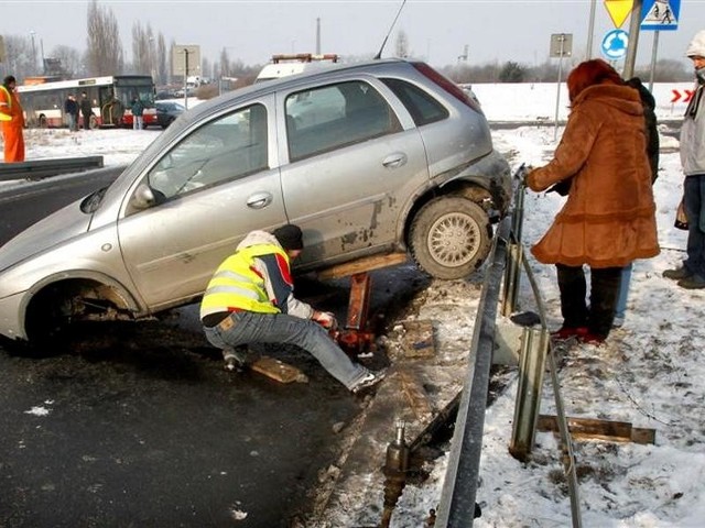 Kolizja na rondzie Hakena.