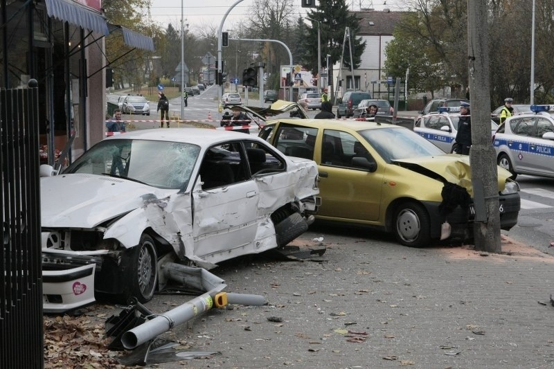 Przejazd ul.Nad Wierzbakiem jest utrudniony ponieważ...