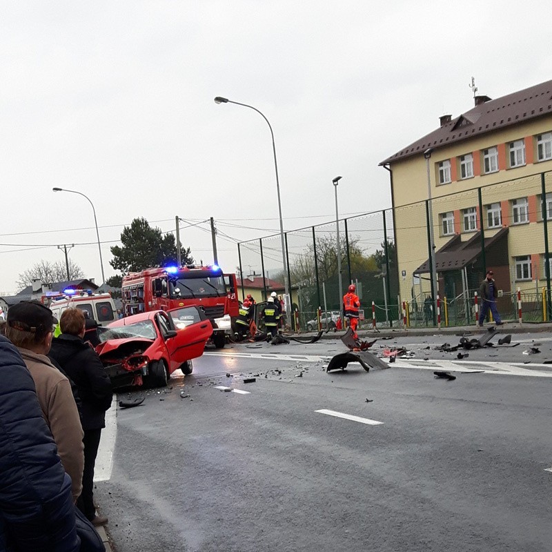 Cztery samochody zderzyły się w Boguchwale. Jedna osoba nie żyje