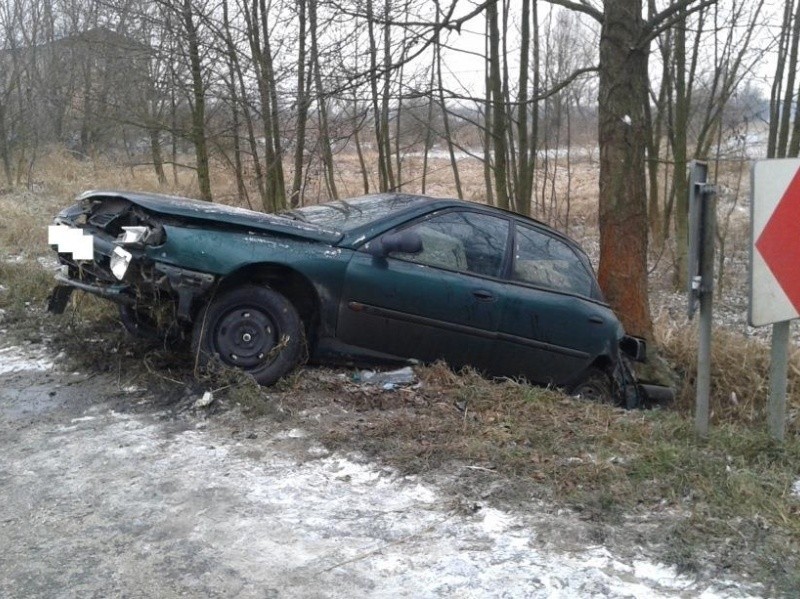 Wypadek w Radzanowie. 24-letnia kobieta trafiła do szpitala