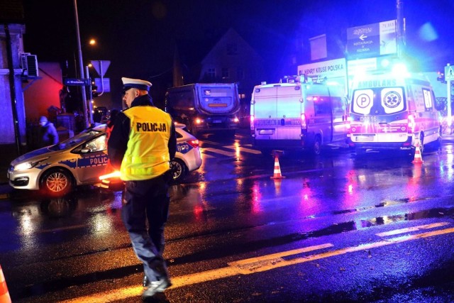 Miasto szykuje się do trzeciego etapu doświetlania przejść w Bydgoszczy.  Wiosną ZDMiKP ogłosi przetarg na prace w kilkunastu miejscach. Na liście są m.in. "zebry" na Osiedlu Leśnym, Kapuściskach, Glinkach, w Śródmieściu, Fordonie, na Wilczaku. ➤ O które przejścia chodzi? Zobacz w galerii. ➤