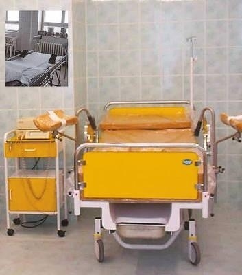 Najmniej zastrzeżeń inspektorzy sanitarni mieli do otwartej w 2002 roku sali porodów rodzinnych. Z pozostałych pomieszczeń ciągu porodowego (małe zdjęcie) byli już mniej zadowoleni. Fot. Aleksander Gąciarz