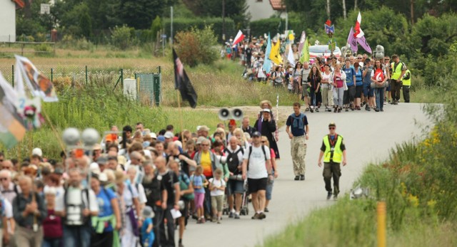 Każdego dnia na Jasną Górę idą pielgrzymi z różnych stron Polski