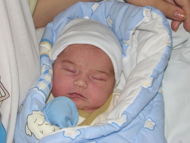 Marysia Pecura urodziła się w poniedziałek, 27 maja. Ważyła 4000 g i mierzyła 59 cm. Jest pierwszym dzieckiem Pauliny i Sebastiana z Ostrowi Mazowieckiej