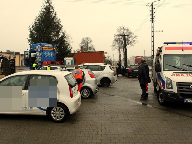 Około godziny 13 na krajowej 6 w Warszkowie doszło do wypadku. Toyota uderzyła w naukę jazdy, gdy ta przepuszczała przechodzącego przez przejście dla pieszych pieszego. Pasażerka nauki jazy została zabrana do szpitala. 