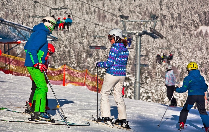 150 zł (średnio za osobę za dzień - skipass +...