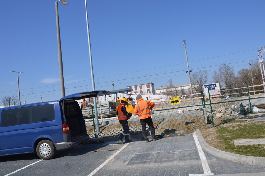 Skawina. Trwa przebudowa torowiska w okolicach dworca kolejowego. Terminy na razie nie są zagrożone