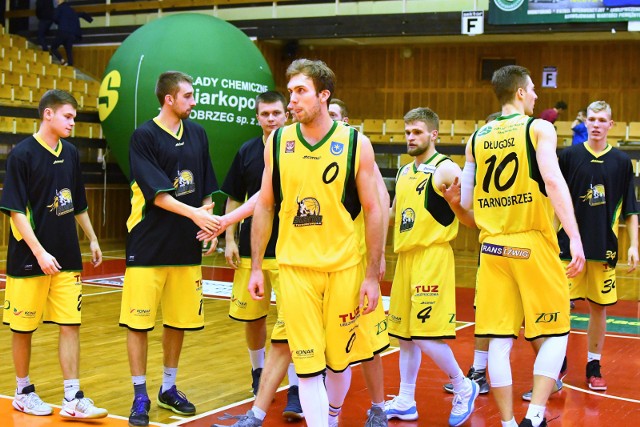 Koszykarze Siarki Tarnobrzeg w ostatnim meczu tego roku mocno rozczarowali.