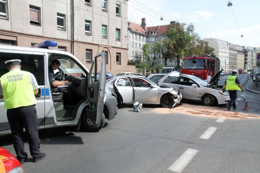 Wypadek na ul. Traugutta. Nie jeździły tramwaje