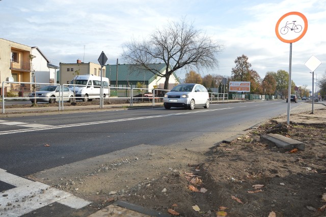 Z powodu kolejnej awarii wodociągu pracownicy Zakładu Usług Komunalnych w Łowiczu na początku listopada ponownie zmuszeni byli zerwać niewielki fragment nowego asfaltu na ulicy Topolowej