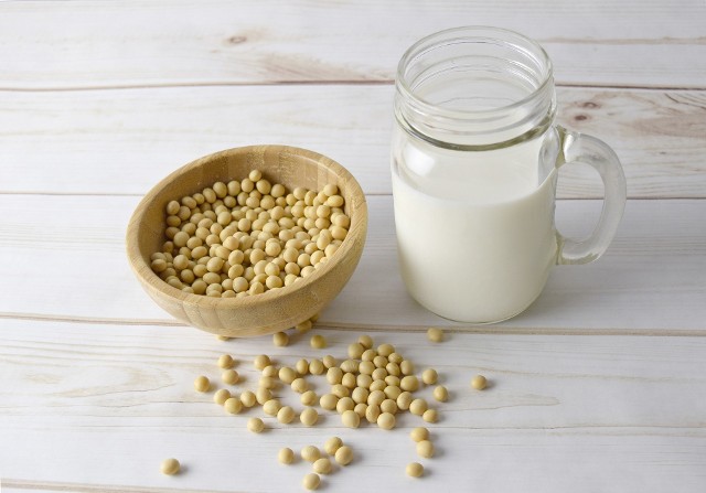Mleczko sojowe ma skład zbliżony do mleka krowiego. Jest produkowane w taki sposób, by zawierało podobne ilości białka, tłuszczu i węglowodanów.