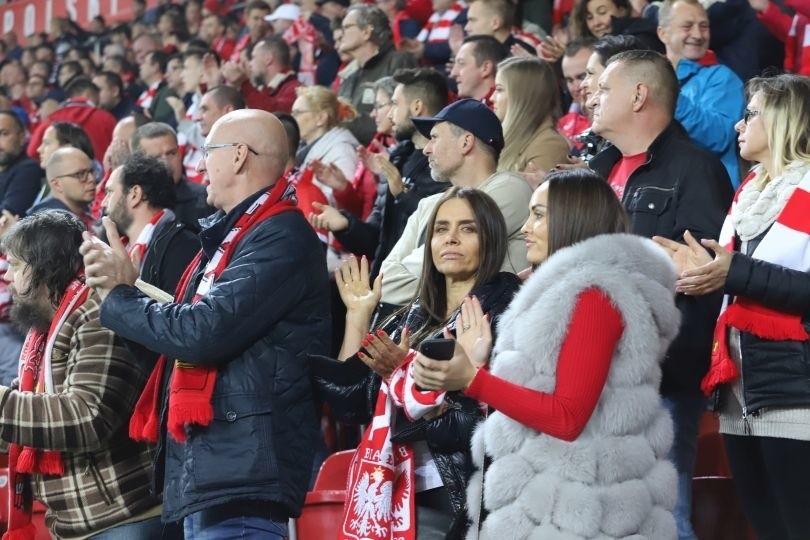 Widzew Pogoń kibice. Kibice Widzewa nie zawiedli i w liczbie blisko 17 tysięcy stawili się w Sercu Łodzi przy al. Piłsudskiego