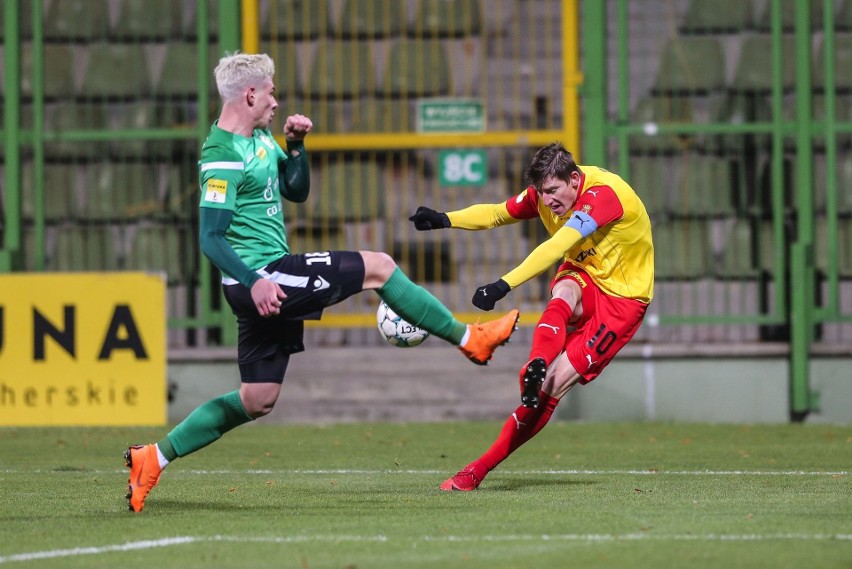 Fortuna 1 Liga. Korona Kielce pokonała GKS Bełchatów. Były rzuty karne, dużo kartek i spore emocje (ZDJĘCIA, ZAPIS RELACJI LIVE)