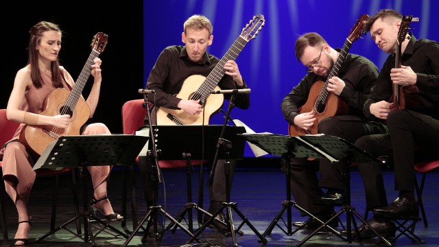 Erlendis Quartet wystąpił podczas "Koncertu niedzielnego" w grudziądzkim teatrze. Otwarto też wystawę prac plastycznych Piotra Kamińskiego z Grudziądza. Zobacz zdjęcia>>>>>