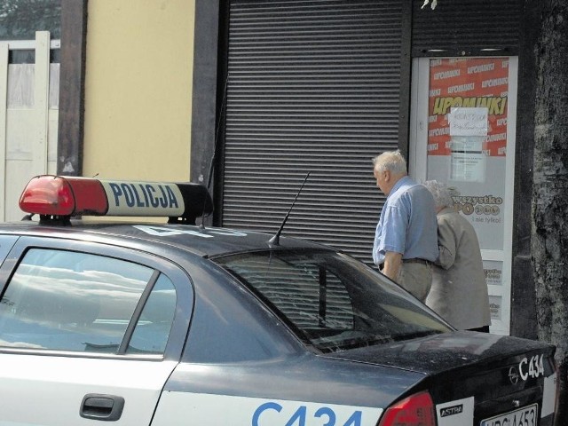 Częste wizyty policjantów i strażników miejskich sprawiły, że sklep zmienił swoją siedzibę. W nowym miejscu chyba nikomu nie przeszkadza. Straż miejska nie otrzymuje bowiem zgłoszeń