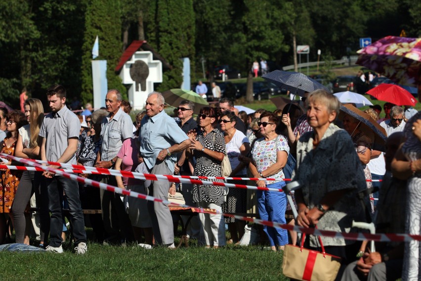 Odpust w Wąwolnicy. Tłumy wiernych zjechały do sanktuarium Matki Bożej Kębelskiej. Zobacz zdjęcia