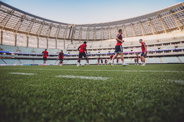 Piłkarze Rakowa we wtorek wieczorem trenowali na Stadionie Olimpijskim w Baku.