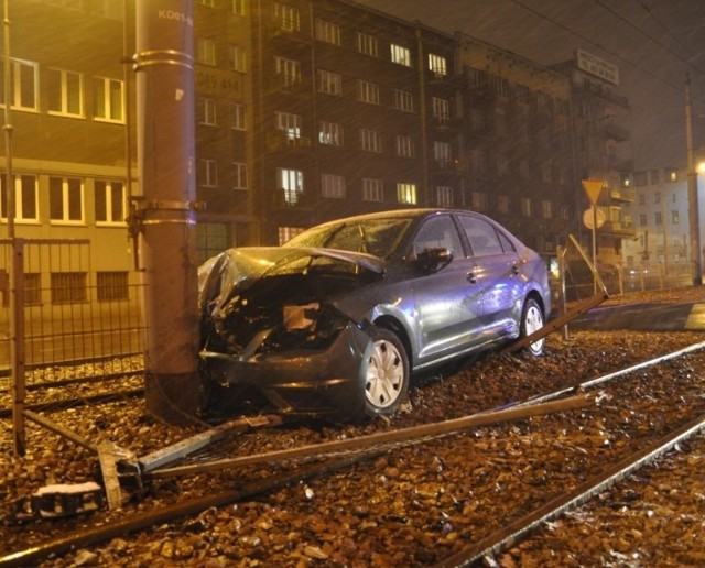 Seat uderzył w słup.