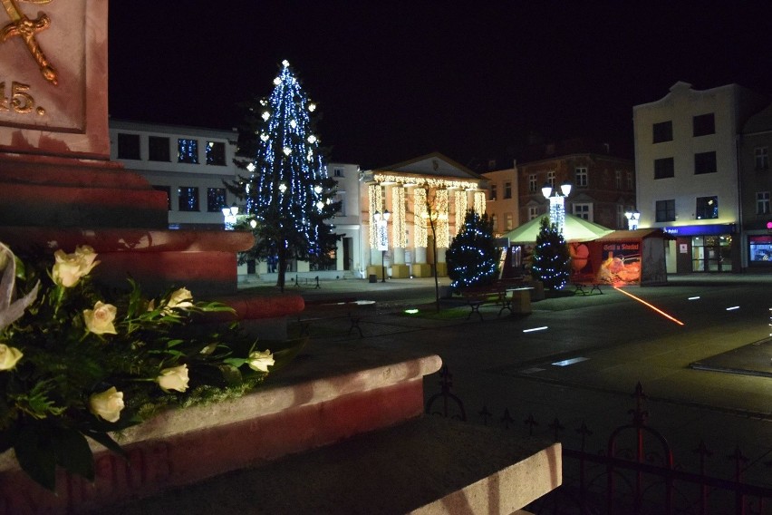 Rynek w Oleśnie w świątecznej odsłonie.