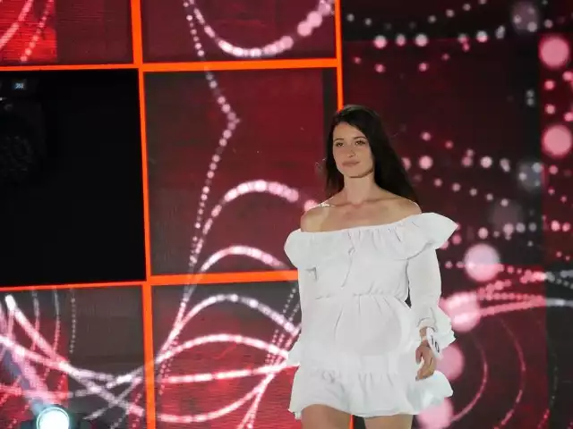 Sylwia Gibała - Miss Ziemi Radomskiej 2018 podczas jednej z półfinałowych prezentacji.