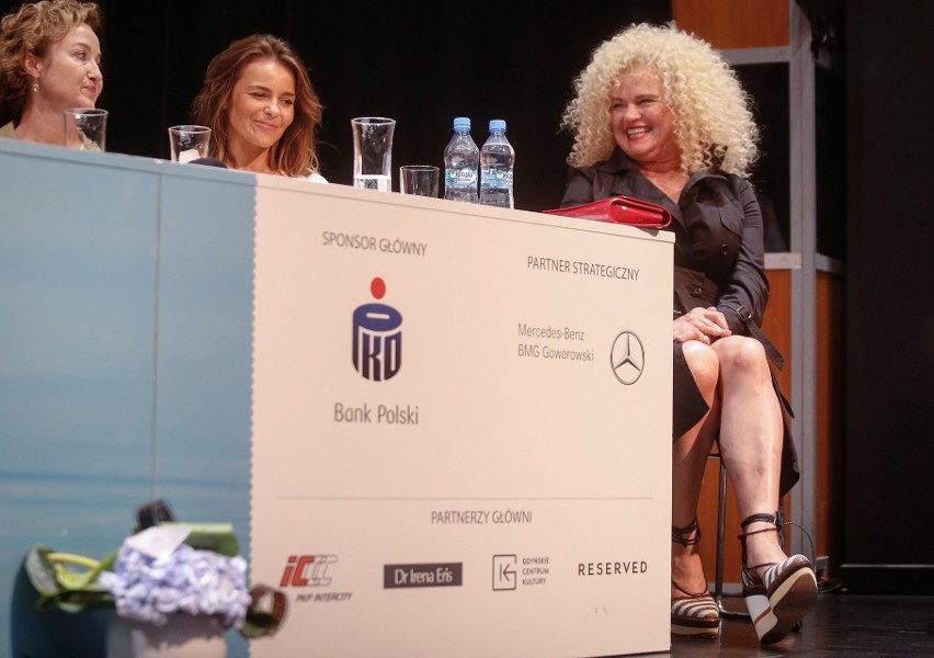 Katarzyna Figura w blond afro promuje "7 uczuć" na Festwialu Filmowym w Gdyni! Skąd ta zmiana? [ZDJĘCIA]