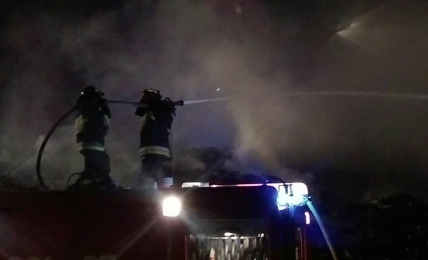 Pożar na wysypisku śmieci w Studziankach. Na miejscu nadal pracuje 78 strażaków [ZDJĘCIA, WIDEO]