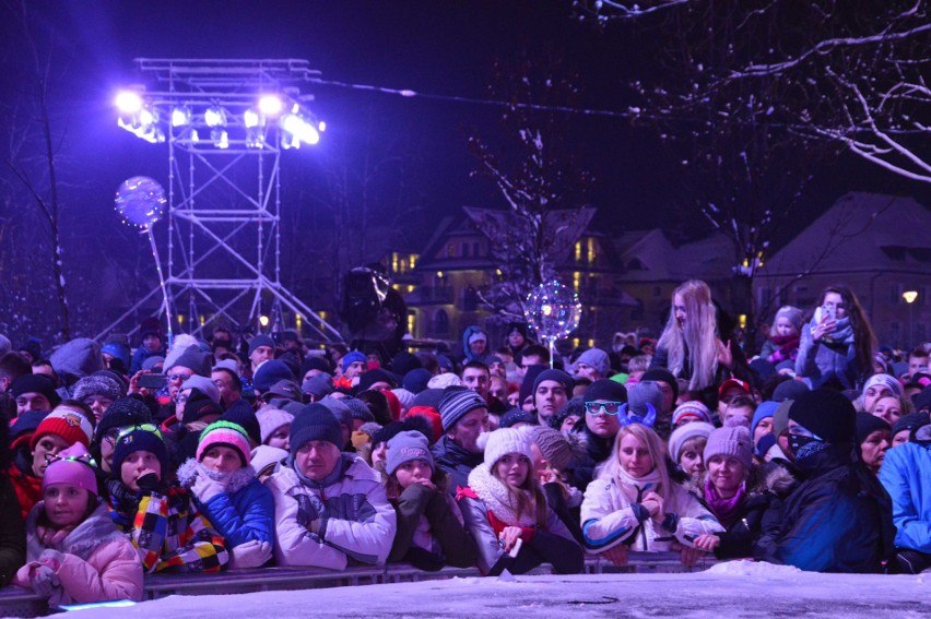 Sylwester 2018 w Zakopanem. Tak na Równi bawiła się publiczność oraz VIPy (w tym marszałek sejmu)