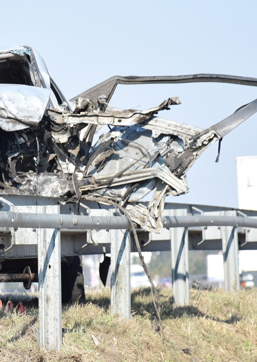 Wypadek w Zabrodziu z udziałem pięciu samochodów, są ranni. 17.03.2022