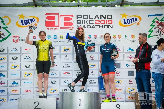 Kozieniczanka Anna Wołos na najwyższym podium Lotto Poland Bike Marathon w Nadarzynie.