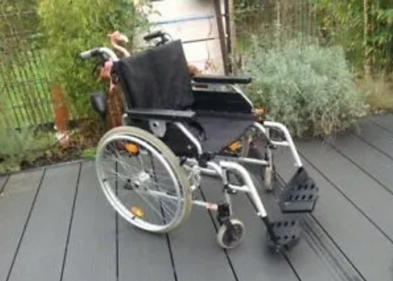 Wózek inwalidzkiCzytaj dalej na kolejnym slajdzie: kliknij...