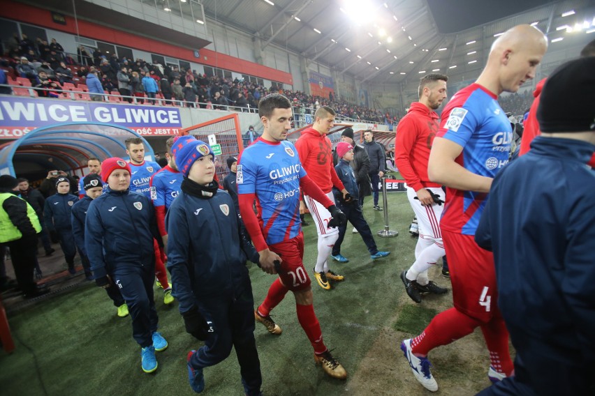 Derby Śląska przerwane, potem zakończone. Kibice Górnika...