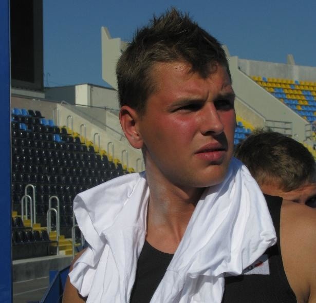 Łukasz Kowalski jest jednym z najbardziej obiecujących zawodników ostrołęckiego OKLA, startujący w konkurencjach rzutu dyskiem i pchnięcia kulą.